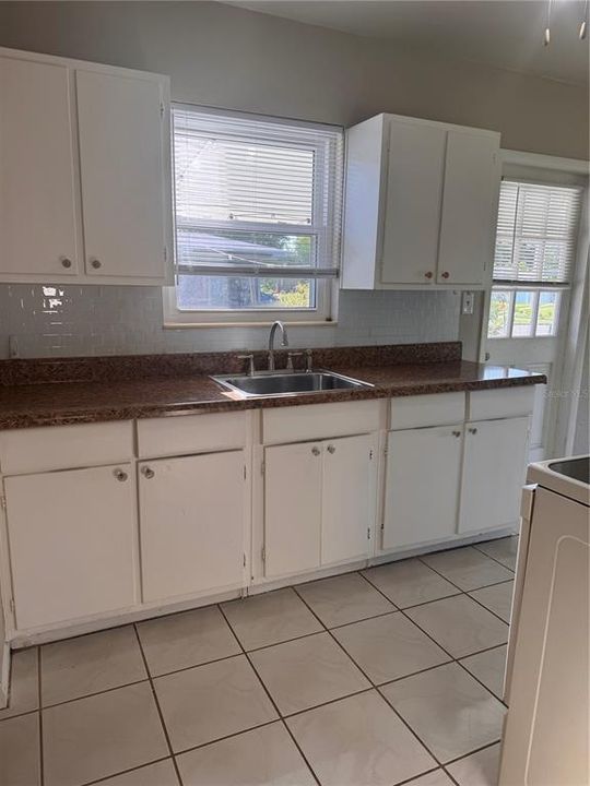 For Sale: $189,900 (2 beds, 1 baths, 814 Square Feet)