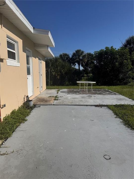 For Sale: $189,900 (2 beds, 1 baths, 814 Square Feet)