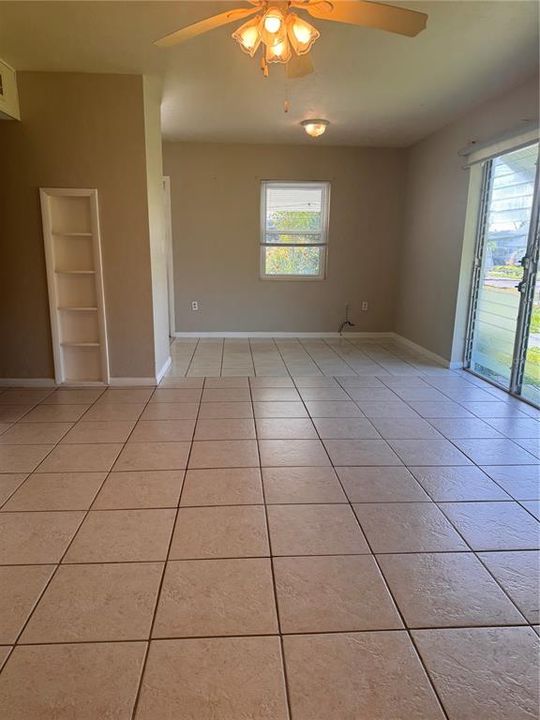 For Sale: $189,900 (2 beds, 1 baths, 814 Square Feet)