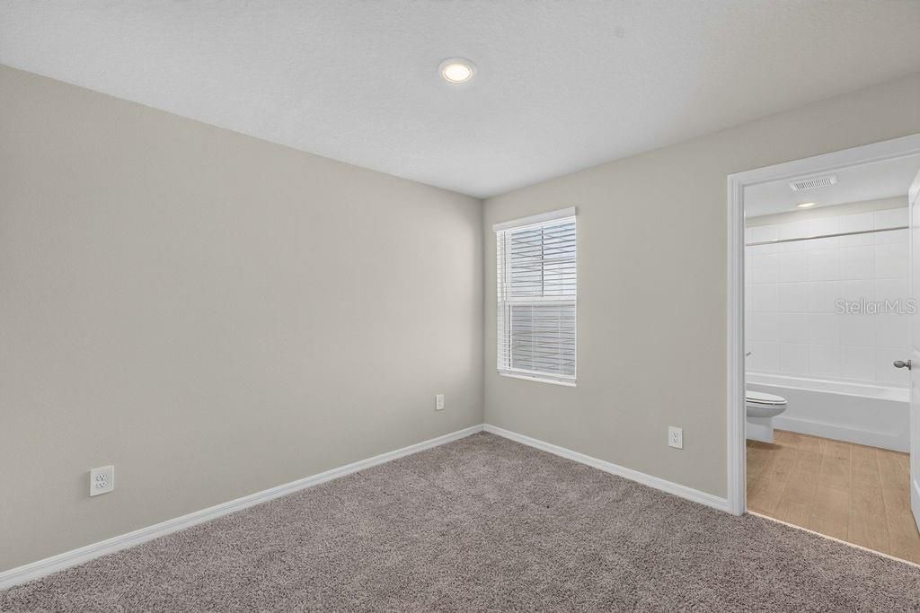 For Rent: $2,200 (3 beds, 2 baths, 1566 Square Feet)