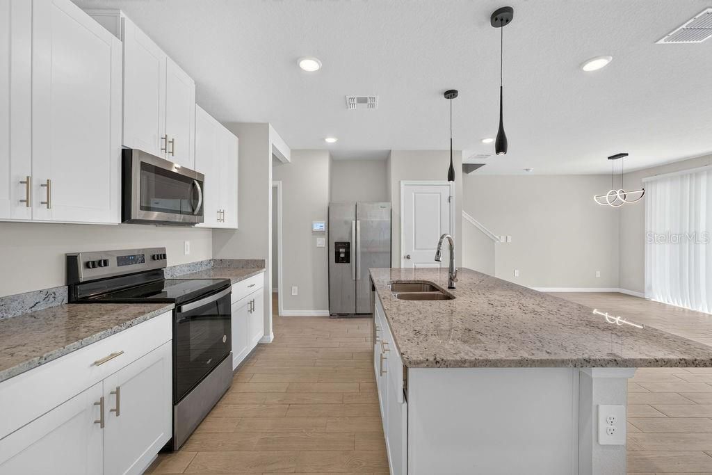 For Rent: $2,200 (3 beds, 2 baths, 1566 Square Feet)
