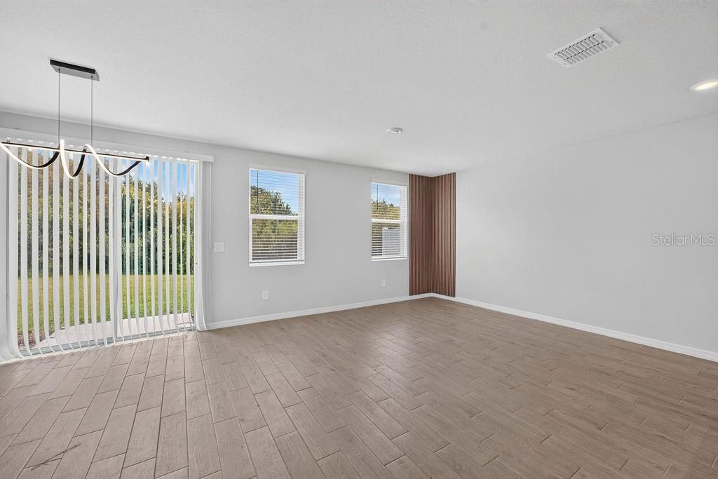 For Rent: $2,200 (3 beds, 2 baths, 1566 Square Feet)