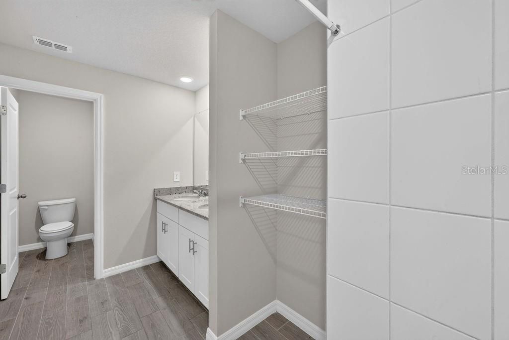 For Rent: $2,200 (3 beds, 2 baths, 1566 Square Feet)