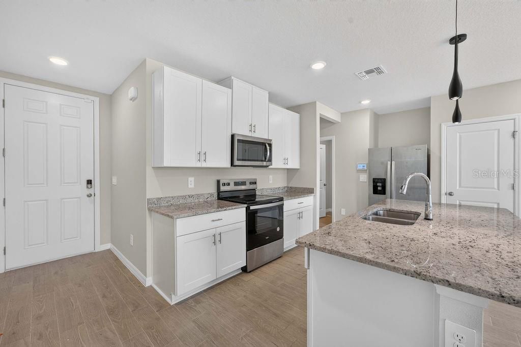 For Rent: $2,200 (3 beds, 2 baths, 1566 Square Feet)