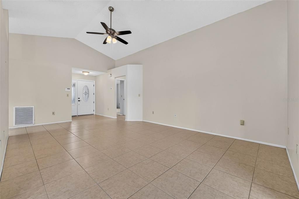 For Sale: $449,900 (3 beds, 2 baths, 1402 Square Feet)