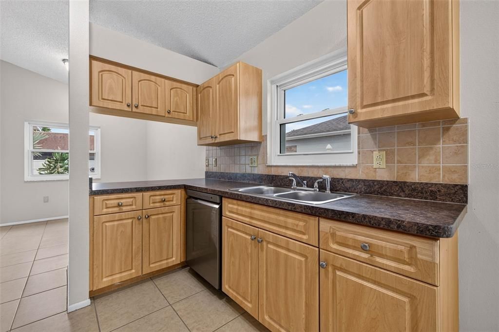 For Sale: $449,900 (3 beds, 2 baths, 1402 Square Feet)