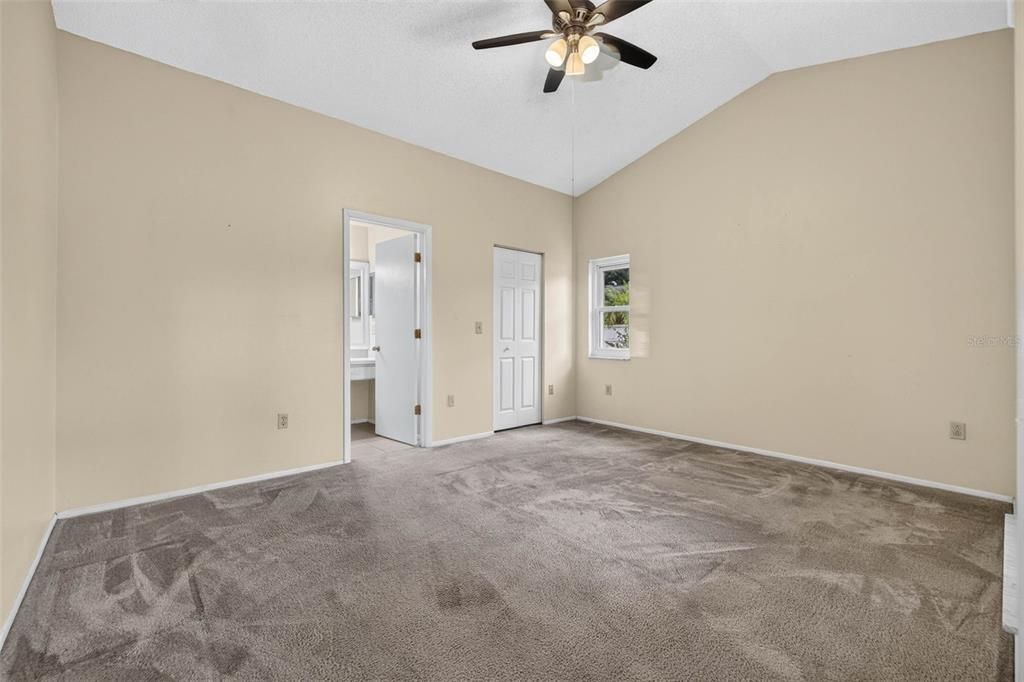 For Sale: $449,900 (3 beds, 2 baths, 1402 Square Feet)