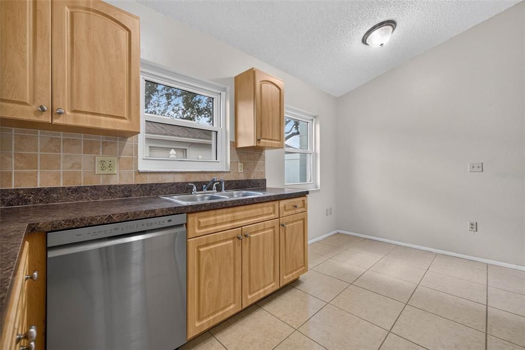 For Sale: $449,900 (3 beds, 2 baths, 1402 Square Feet)