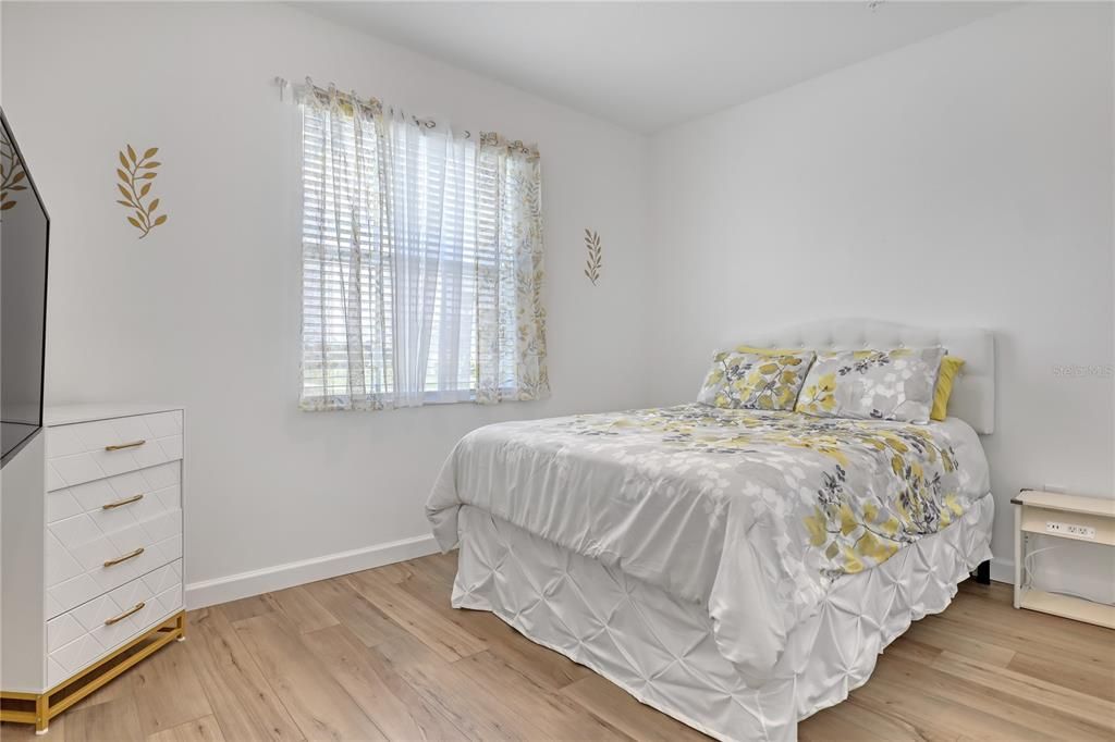 For Sale: $275,000 (3 beds, 2 baths, 1411 Square Feet)