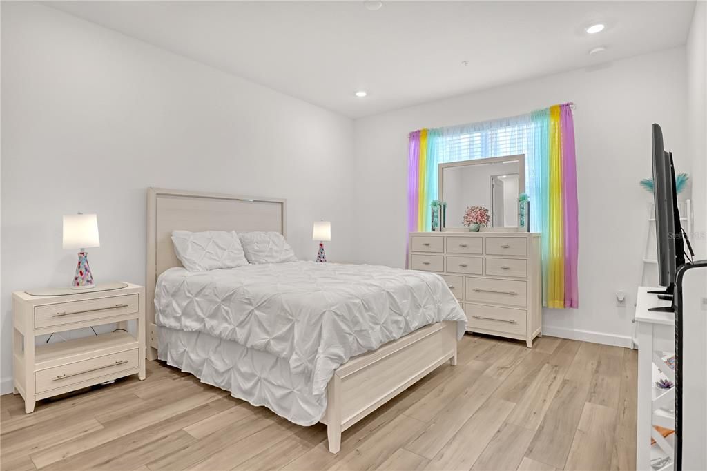 For Sale: $275,000 (3 beds, 2 baths, 1411 Square Feet)