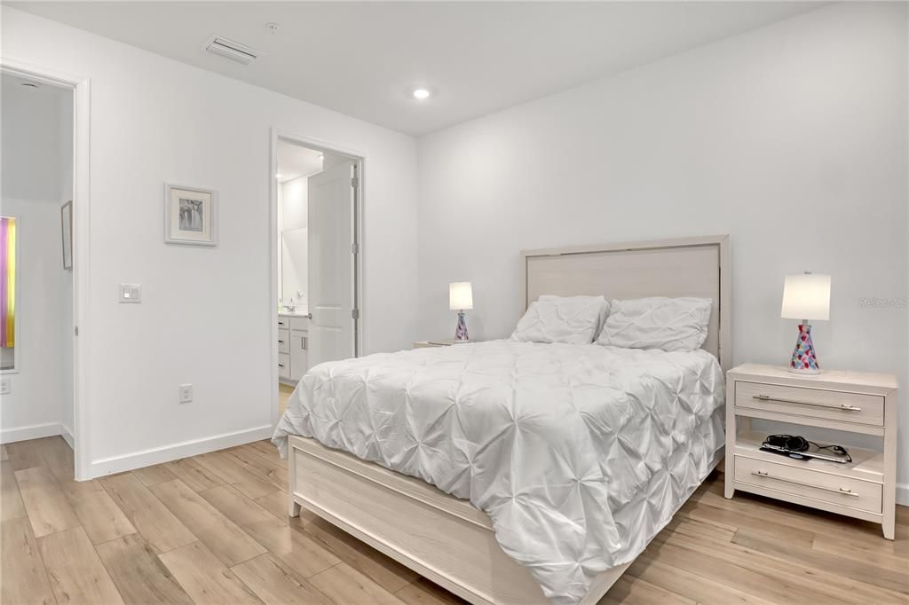 For Sale: $275,000 (3 beds, 2 baths, 1411 Square Feet)