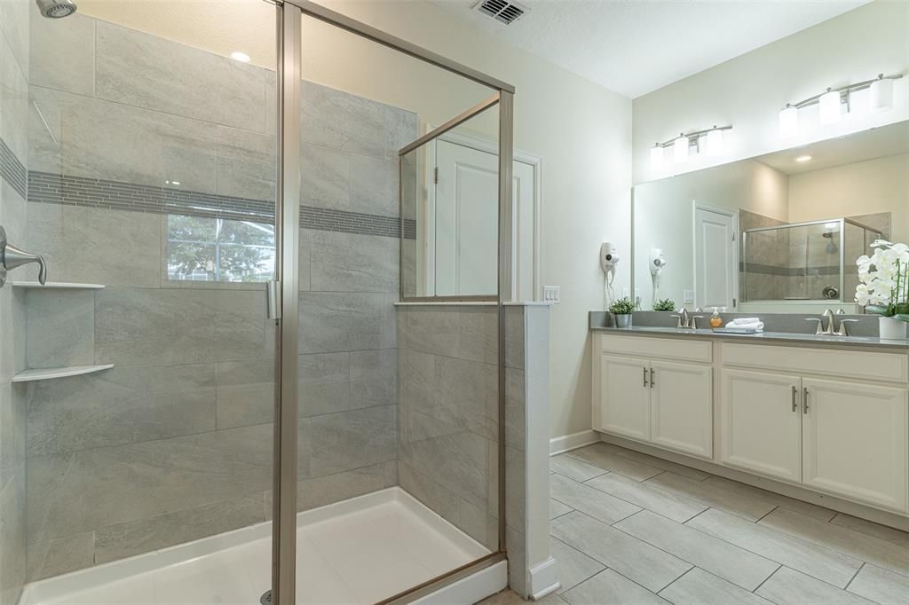 For Sale: $749,900 (8 beds, 5 baths, 3909 Square Feet)