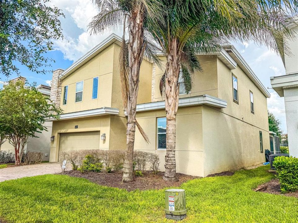 For Sale: $749,900 (8 beds, 5 baths, 3909 Square Feet)