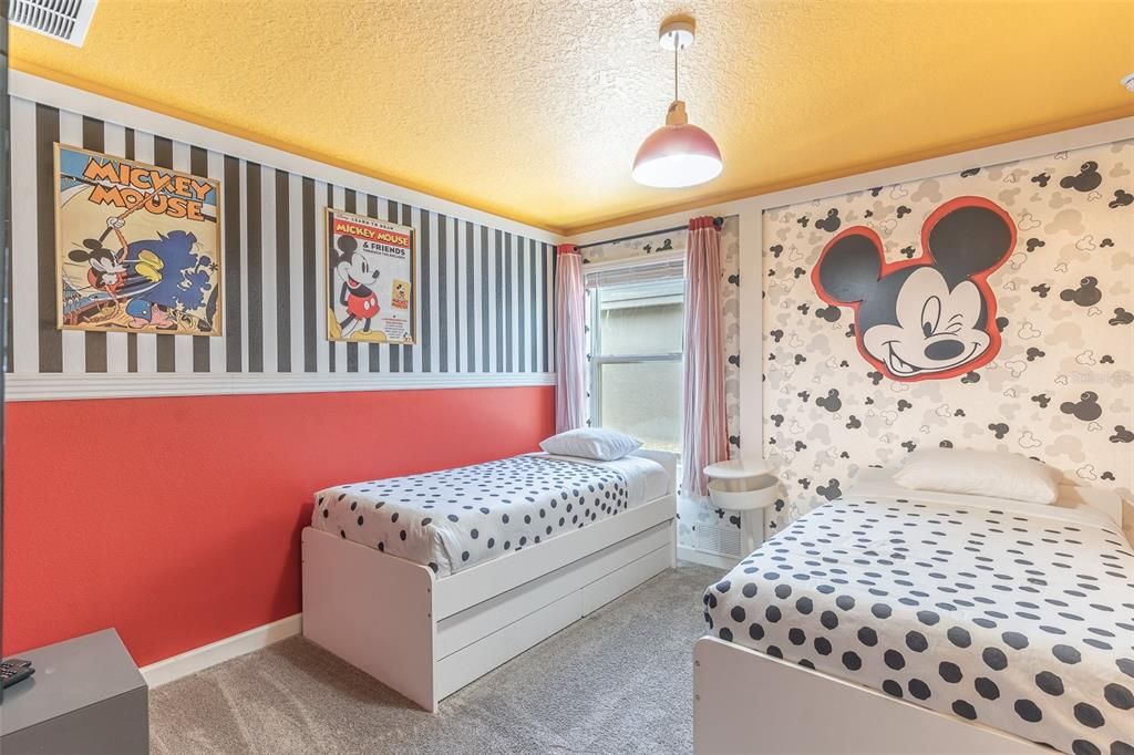 For Sale: $749,900 (8 beds, 5 baths, 3909 Square Feet)