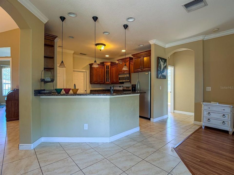 For Rent: $2,100 (3 beds, 2 baths, 1871 Square Feet)