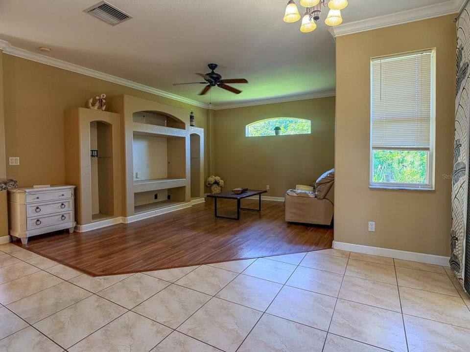 For Rent: $2,100 (3 beds, 2 baths, 1871 Square Feet)