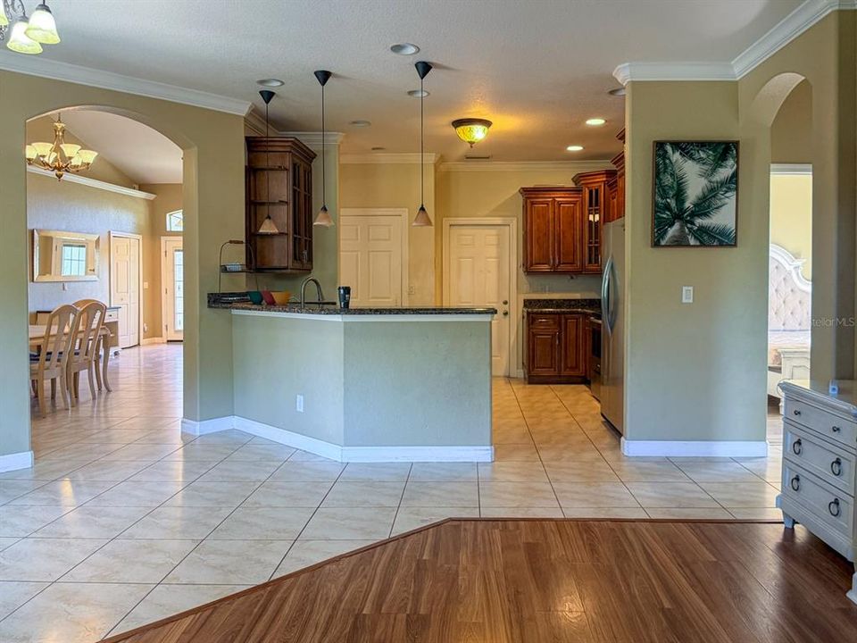 For Rent: $2,100 (3 beds, 2 baths, 1871 Square Feet)
