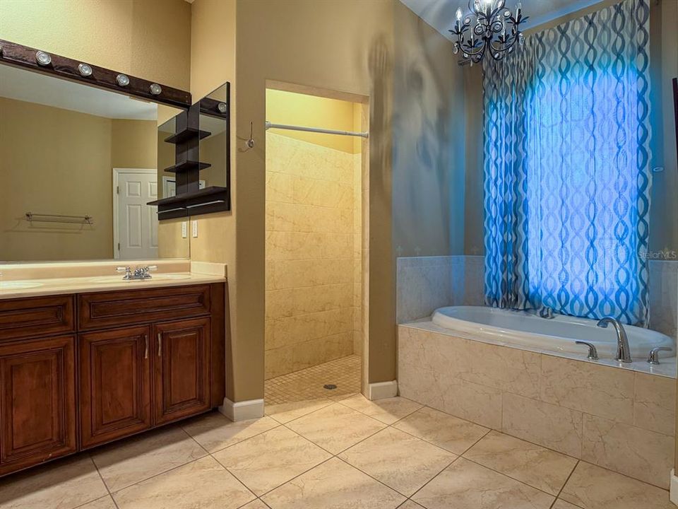 For Rent: $2,100 (3 beds, 2 baths, 1871 Square Feet)
