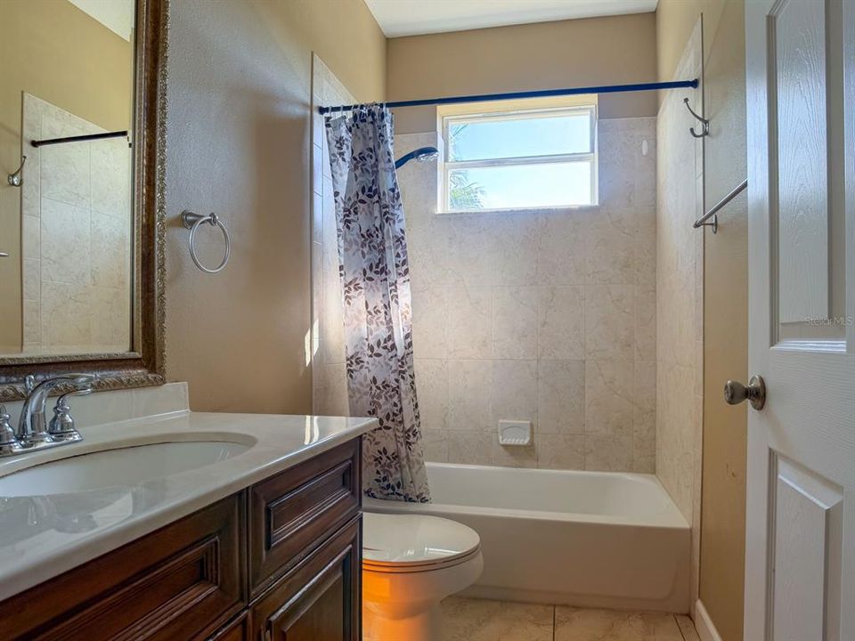 For Rent: $2,100 (3 beds, 2 baths, 1871 Square Feet)