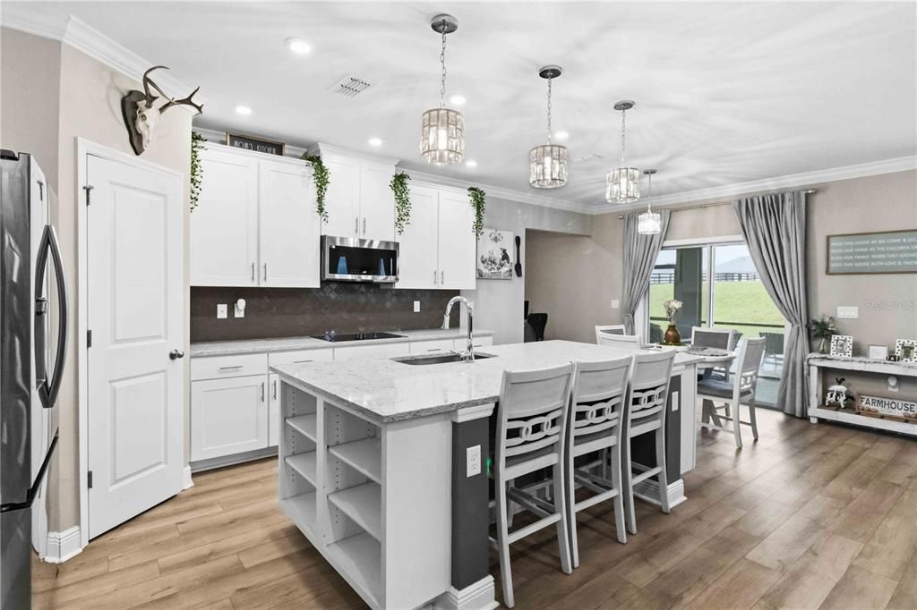 For Sale: $785,000 (5 beds, 4 baths, 3084 Square Feet)