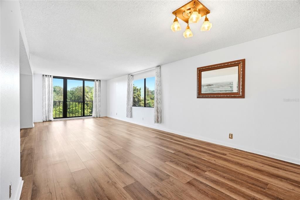 На продажу: $329,900 (2 спален, 2 ванн, 1385 Квадратных фут)
