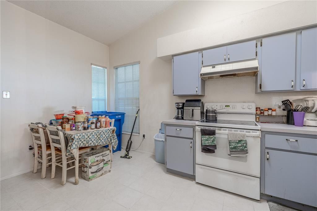 For Sale: $335,000 (4 beds, 2 baths, 1546 Square Feet)