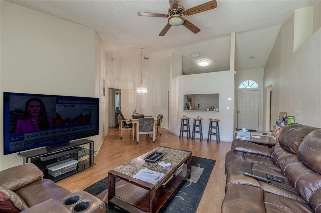 For Sale: $335,000 (4 beds, 2 baths, 1546 Square Feet)
