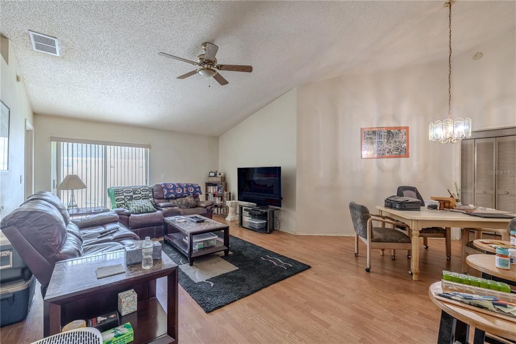 For Sale: $335,000 (4 beds, 2 baths, 1546 Square Feet)