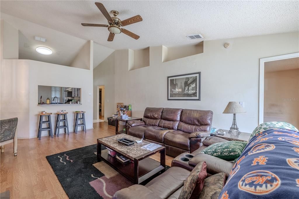 For Sale: $335,000 (4 beds, 2 baths, 1546 Square Feet)
