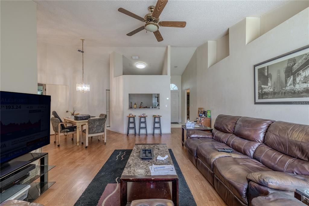 For Sale: $335,000 (4 beds, 2 baths, 1546 Square Feet)
