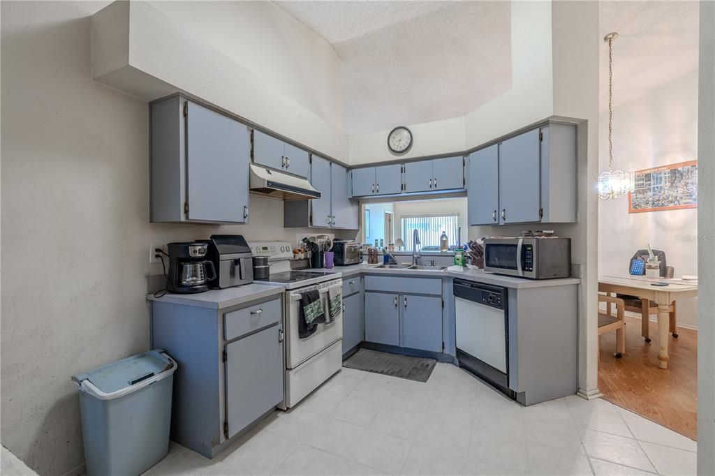 For Sale: $335,000 (4 beds, 2 baths, 1546 Square Feet)