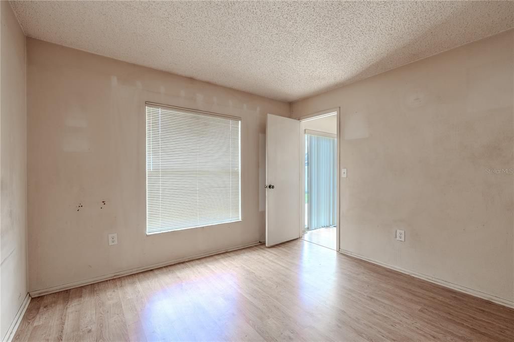 For Sale: $335,000 (4 beds, 2 baths, 1546 Square Feet)