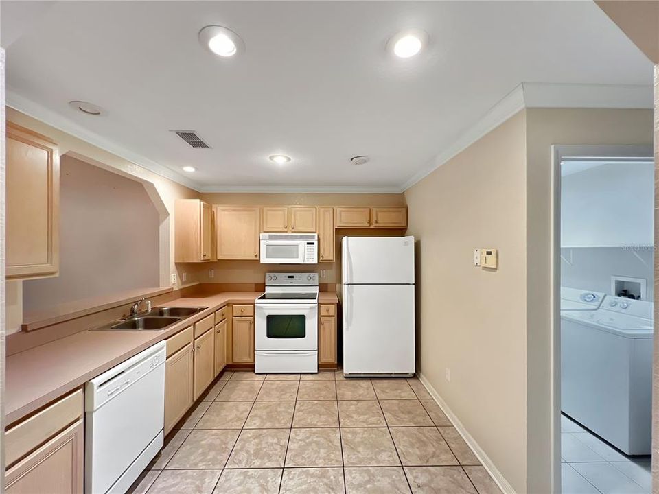 For Sale: $199,900 (2 beds, 2 baths, 1208 Square Feet)