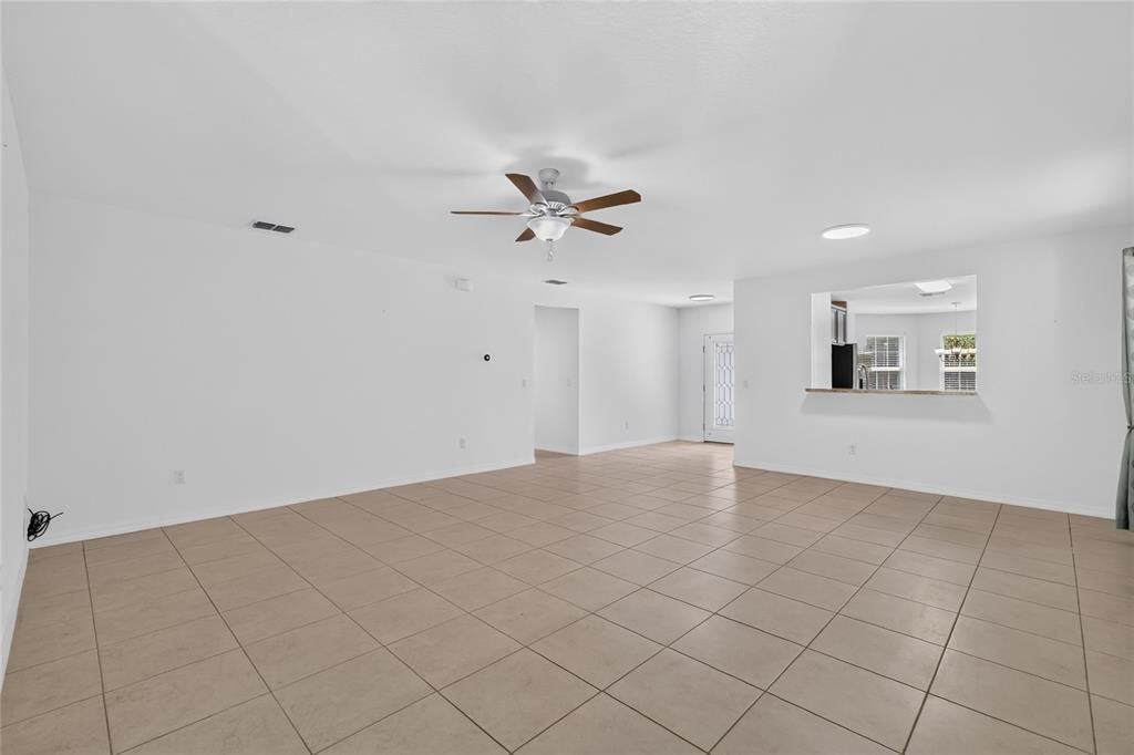 For Rent: $2,300 (3 beds, 2 baths, 1758 Square Feet)
