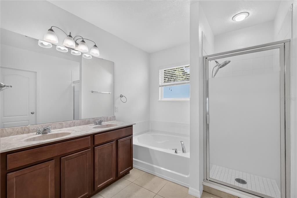 For Rent: $2,300 (3 beds, 2 baths, 1758 Square Feet)