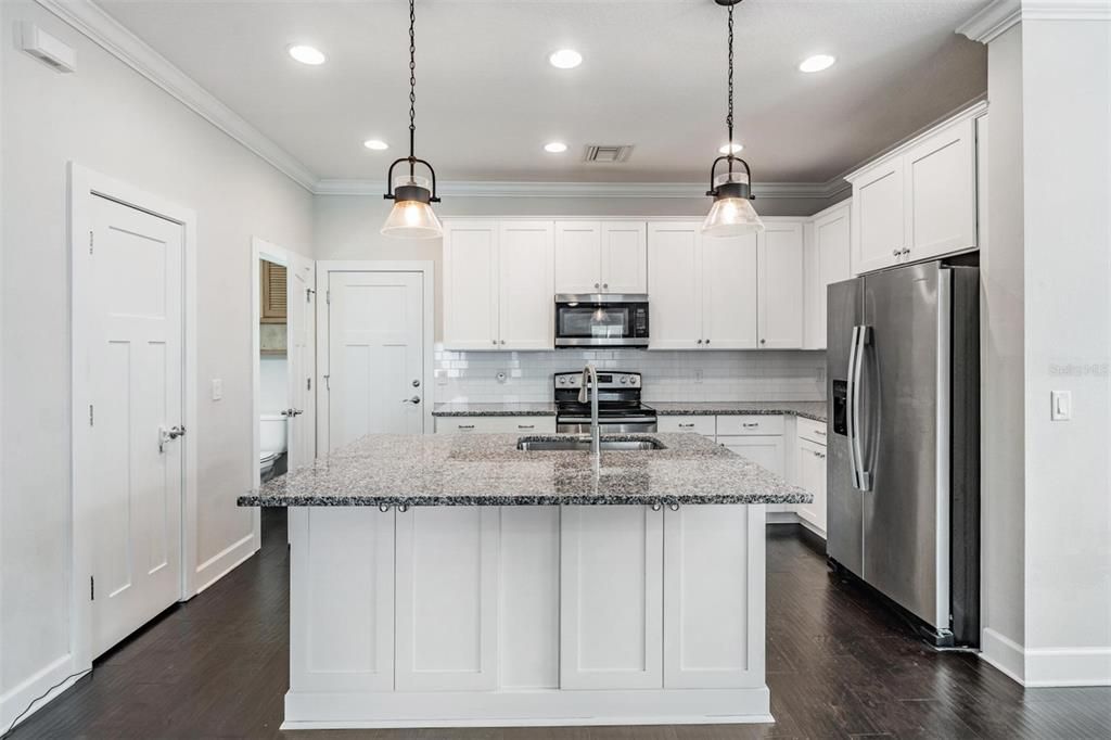 For Rent: $2,850 (3 beds, 2 baths, 1569 Square Feet)