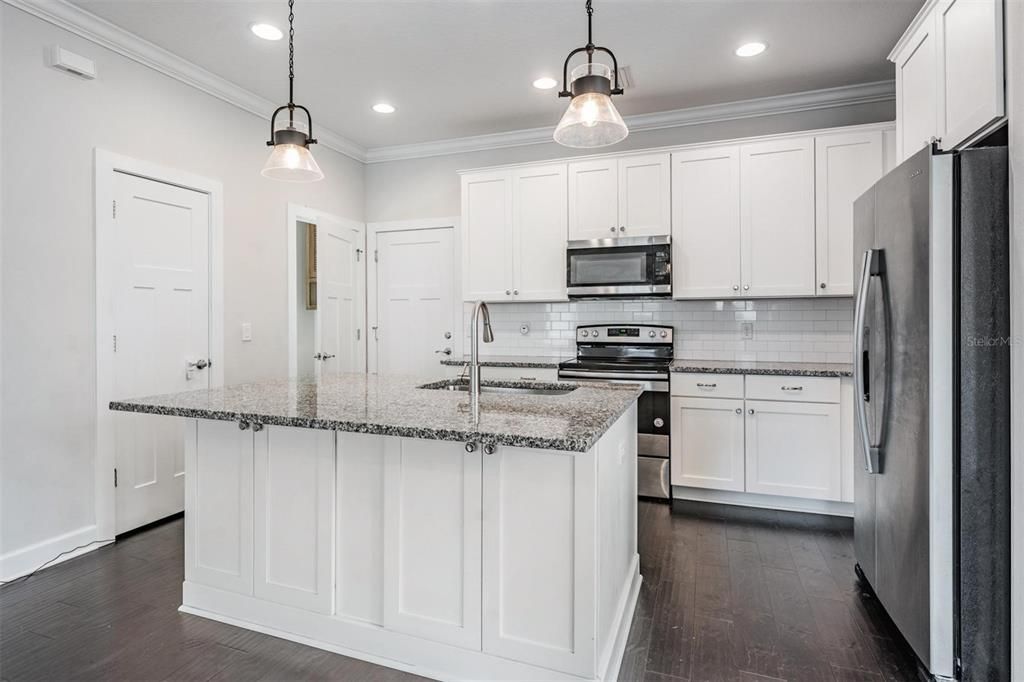 For Rent: $2,850 (3 beds, 2 baths, 1569 Square Feet)
