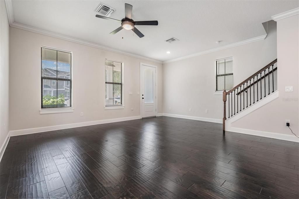 For Rent: $2,850 (3 beds, 2 baths, 1569 Square Feet)