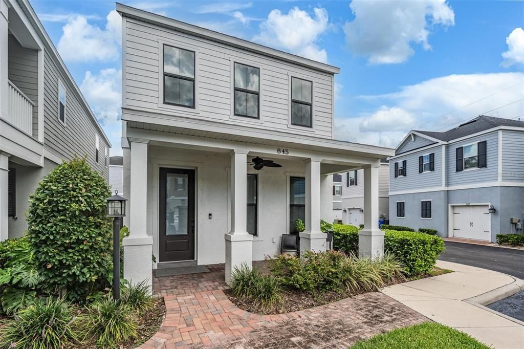 For Rent: $2,850 (3 beds, 2 baths, 1569 Square Feet)