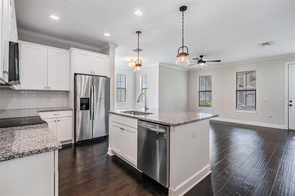 For Rent: $2,850 (3 beds, 2 baths, 1569 Square Feet)