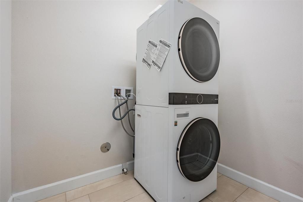 For Rent: $2,850 (3 beds, 2 baths, 1569 Square Feet)