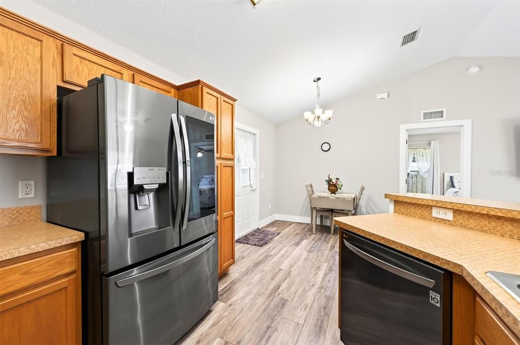 For Sale: $224,900 (2 beds, 2 baths, 1140 Square Feet)