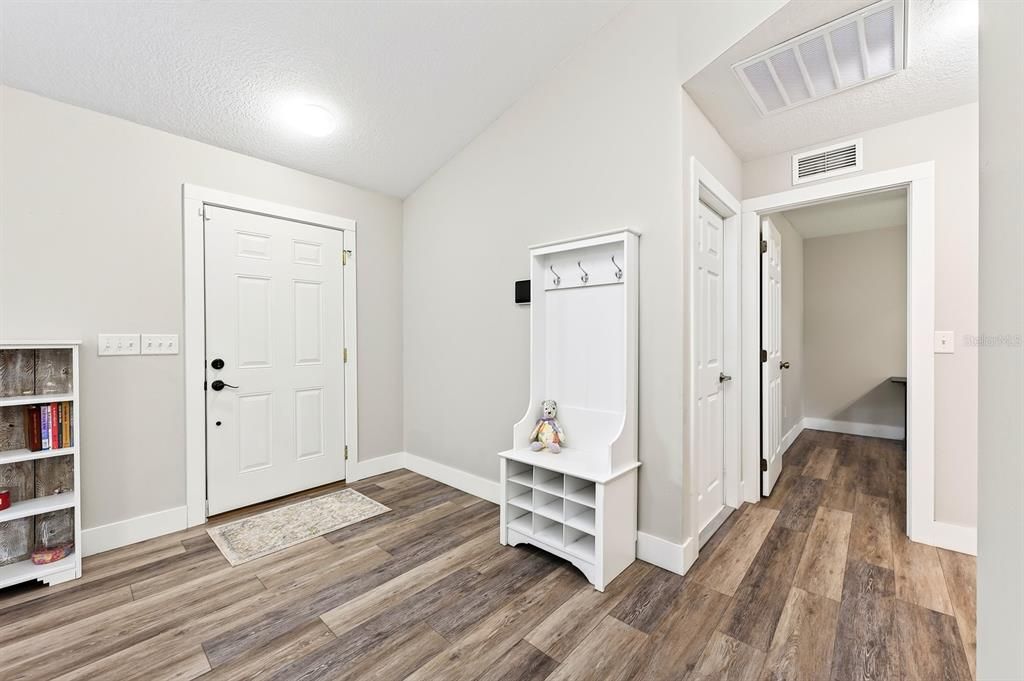 For Sale: $224,900 (2 beds, 2 baths, 1140 Square Feet)
