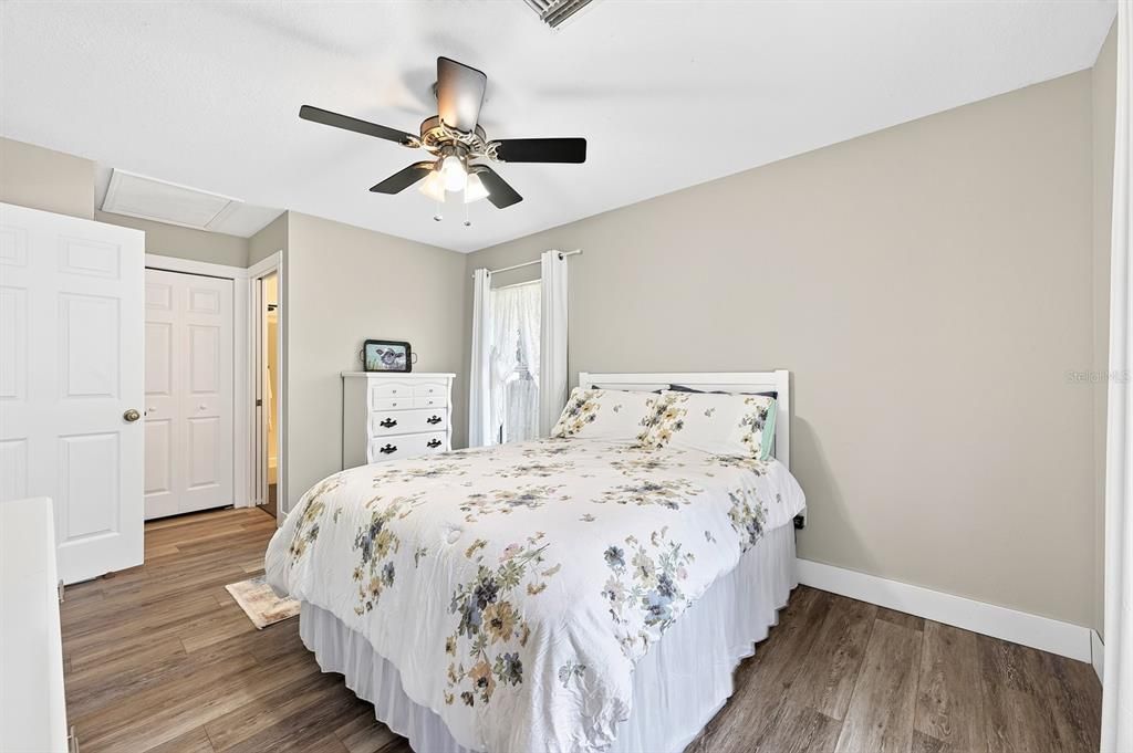 For Sale: $224,900 (2 beds, 2 baths, 1140 Square Feet)