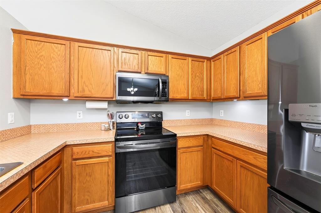 For Sale: $224,900 (2 beds, 2 baths, 1140 Square Feet)