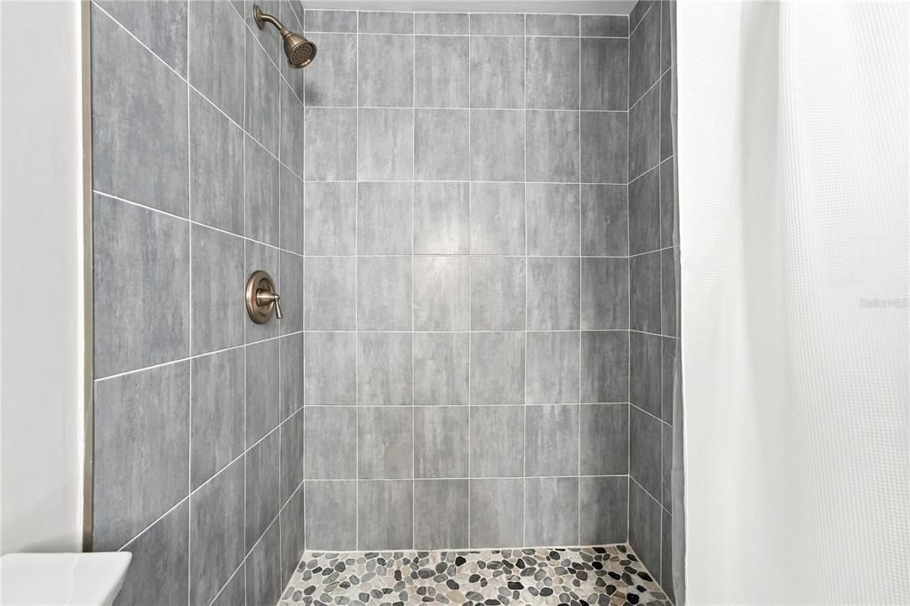 For Rent: $2,250 (2 beds, 2 baths, 1055 Square Feet)