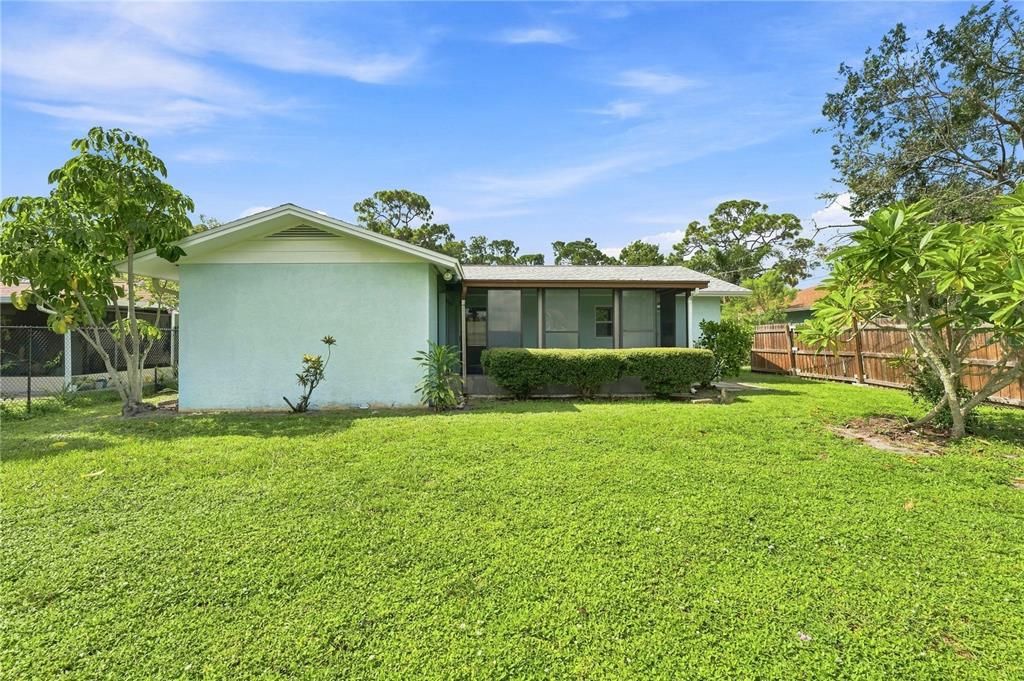 For Rent: $2,250 (2 beds, 2 baths, 1055 Square Feet)