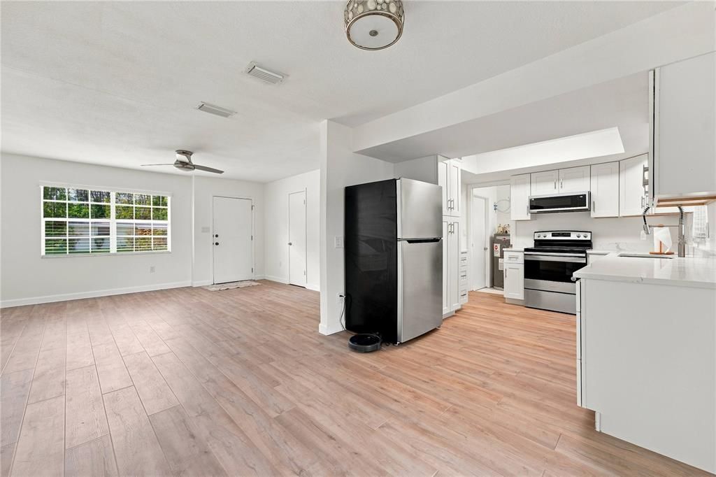 For Rent: $2,250 (2 beds, 2 baths, 1055 Square Feet)