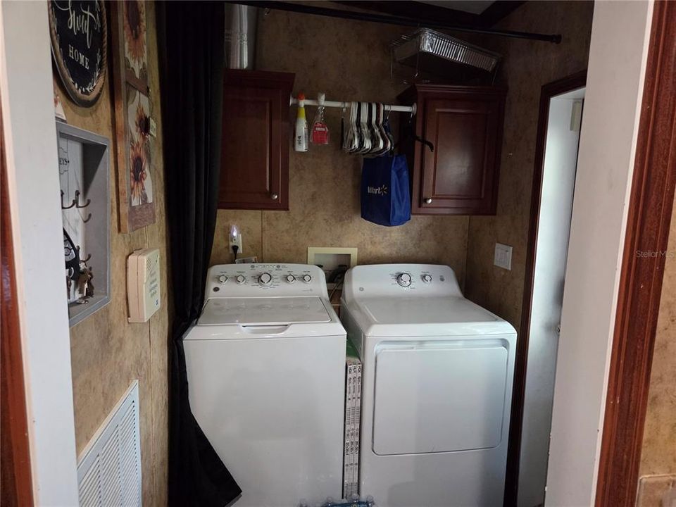 На продажу: $279,900 (3 спален, 2 ванн, 1701 Квадратных фут)
