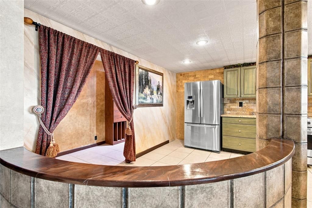 На продажу: $715,000 (2 спален, 2 ванн, 1946 Квадратных фут)